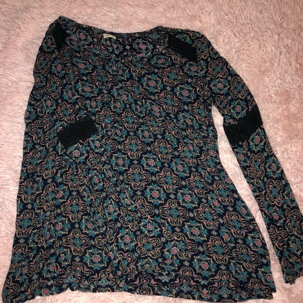 Patterned Hollister Top with Flared Sleeves